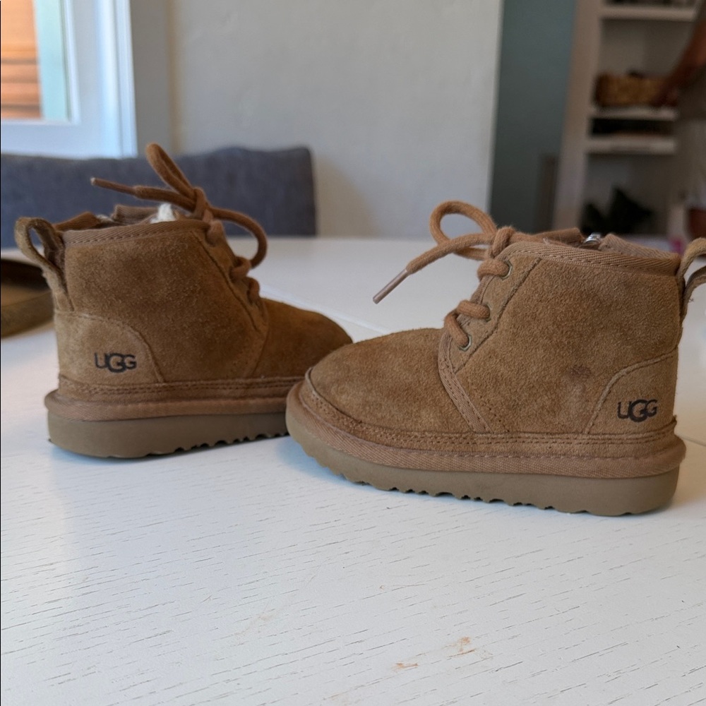 UGG Kids Chestnut Suede Lace-Up Boots